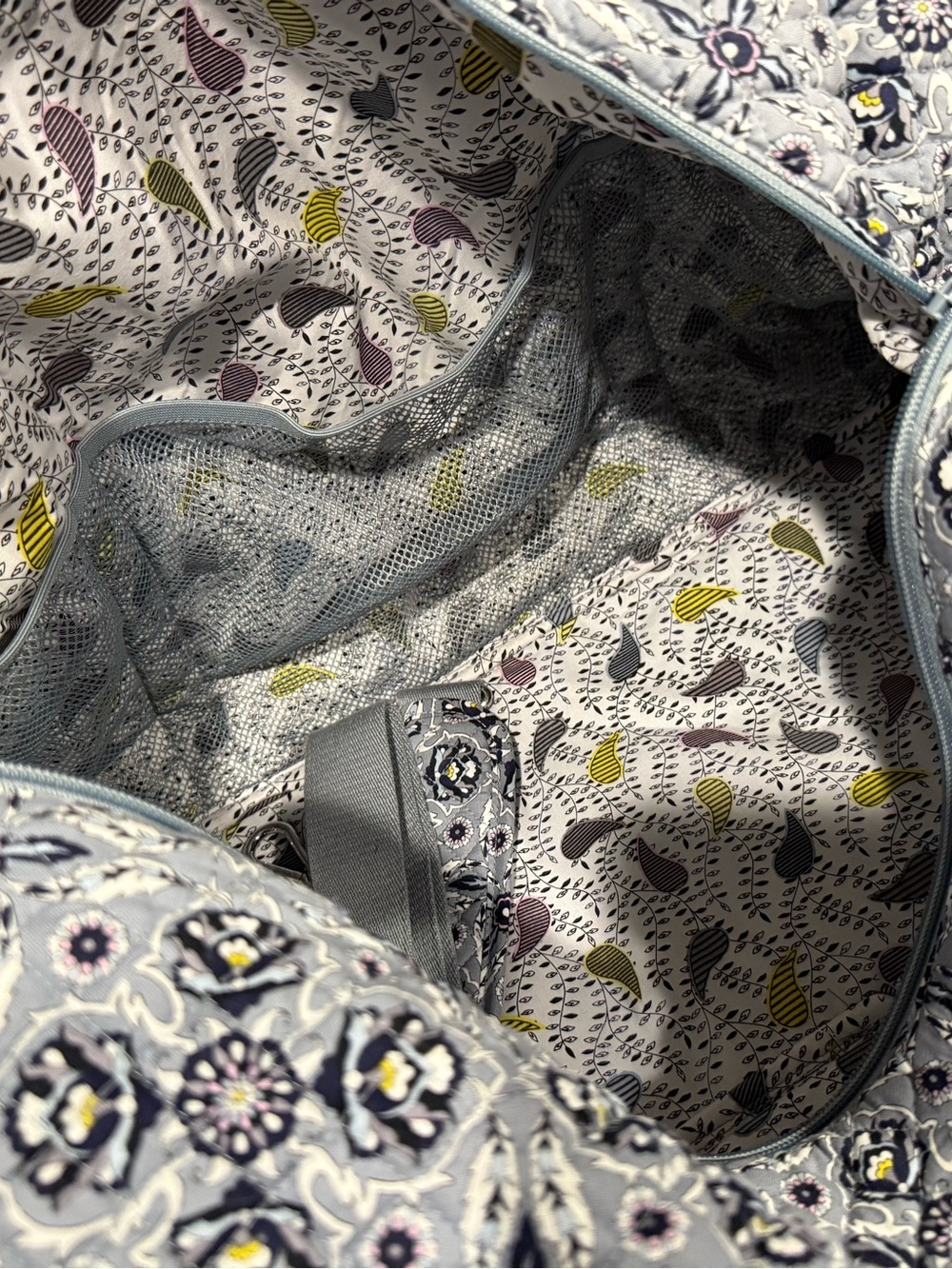 Vera Bradley large Travel Duffel Bag - Light Blue - Picture 2 of 5